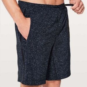 Lululemon Mens Shorts Pace Breaker 9" Size Large Black Gray Running Athleisure